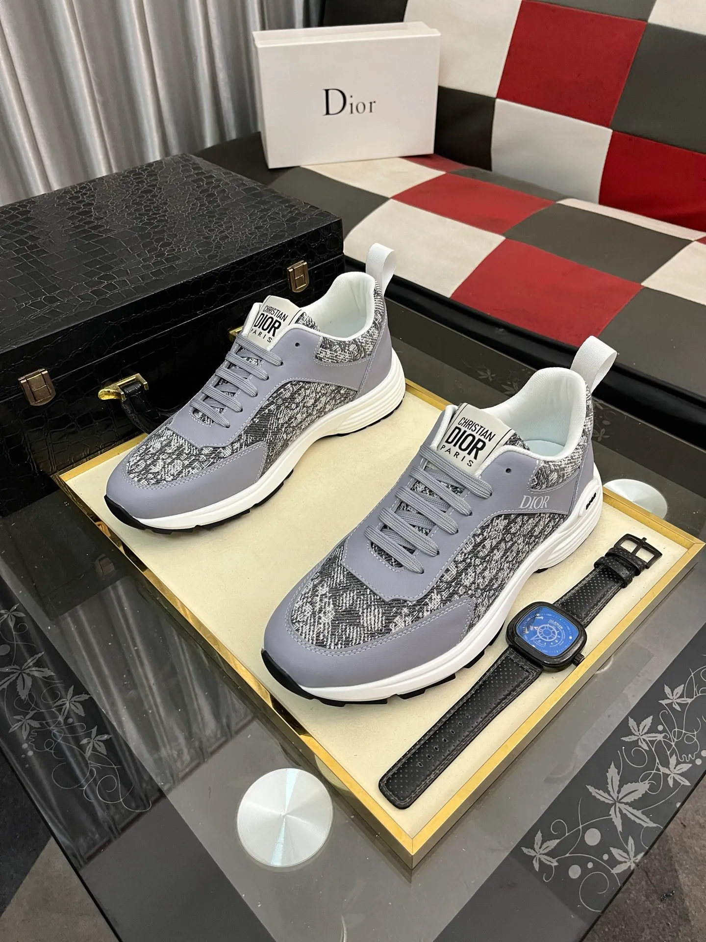 Men's shoes 💰440⌚️⌚️[Dior] The toe box is designed to be a bit wider. The upper foot comfort is perfect. The thread is beautiful. It fits the pants perfectly and is versatile. Decorated with various classic details. It is an ideal choice for daily styling. It can be matched with various casual items to create exquisite looks. Fabric: First-layer cowhide/lining sheepskin TPU original outsole Size: 38-443️⃣Colors available